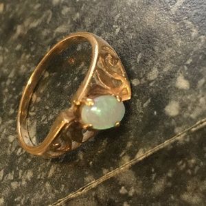 💍 10k Gold Ring with Opal Size 6 🌸